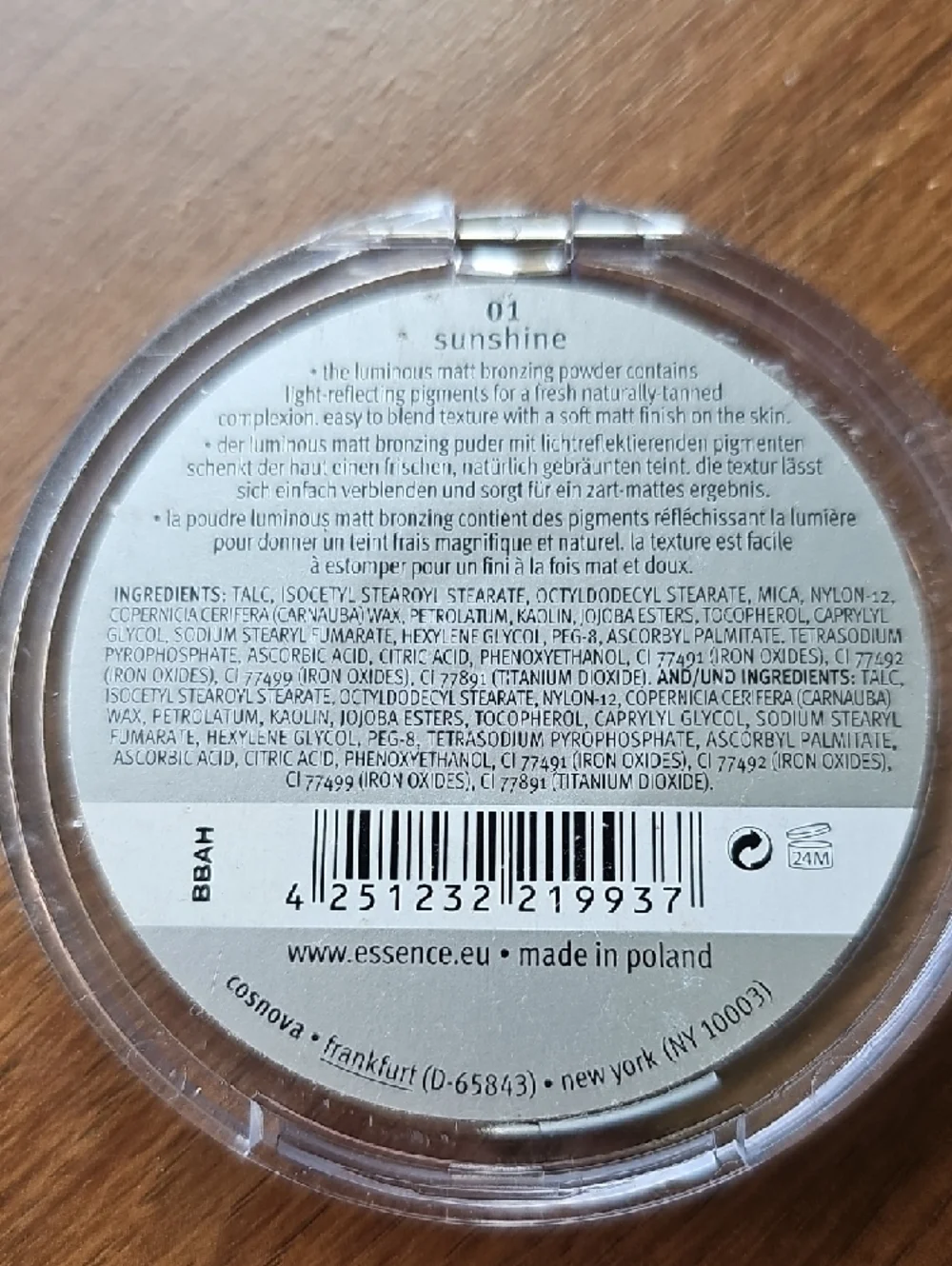 New Essence Luminous Matt Bronzing Powder - Light Beige Discontinued